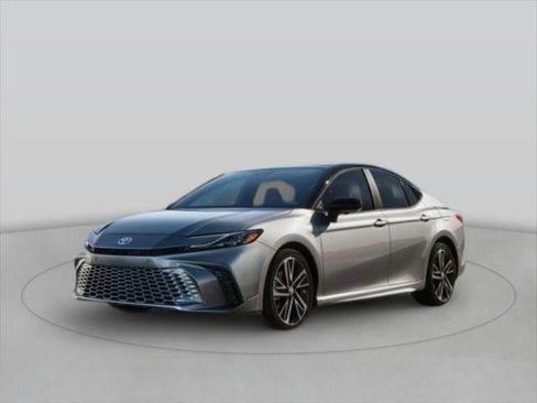 Certified 2025 Toyota Camry SE image 1