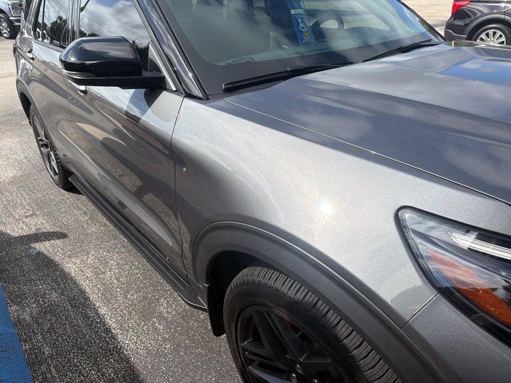 Used 2025 Ford Explorer ST w/ Sun And Sound Package AWD/4WD image 10