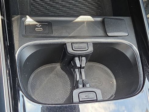 Used 2025 Mercedes-Benz GLB 250 image 26