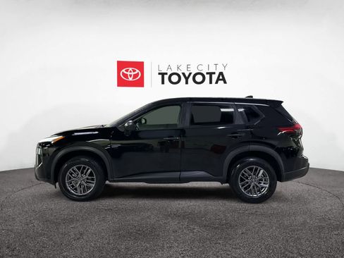 Used 2024 Nissan Rogue S image 3