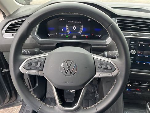 Used 2024 Volkswagen Tiguan SE image 18