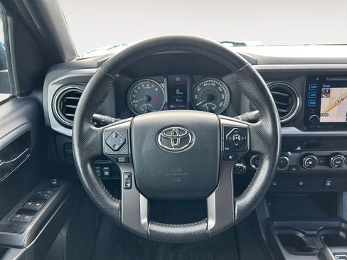 Used 2017 Toyota Tacoma TRD Sport w/ Exterior Package AWD/4WD image 16