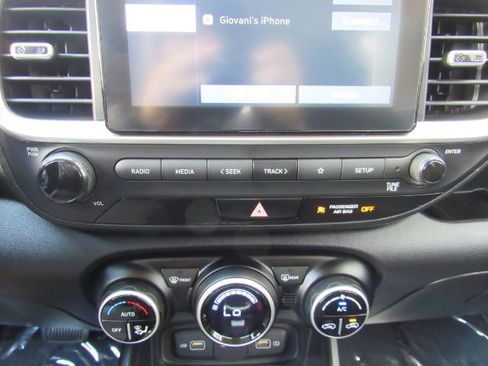 Used 2022 Hyundai Venue SEL image 39