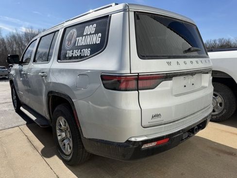 Used 2023 Jeep Wagoneer 4WD image 3
