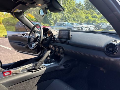Used 2023 MAZDA MX-5 Miata Club w/ Weather Package RWD image 19