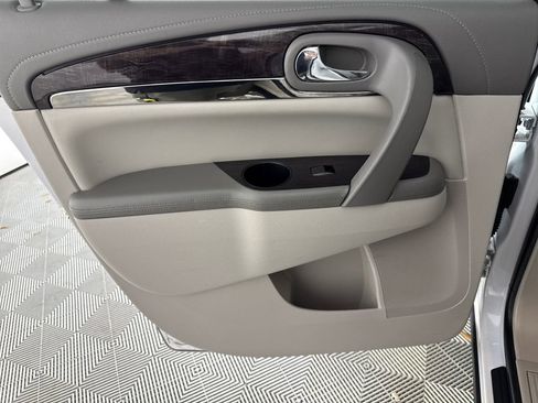 Used 2017 Buick Enclave Leather FWD image 12