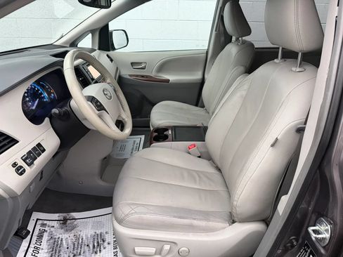 Used 2014 Toyota Sienna XLE AWD/4WD image 9