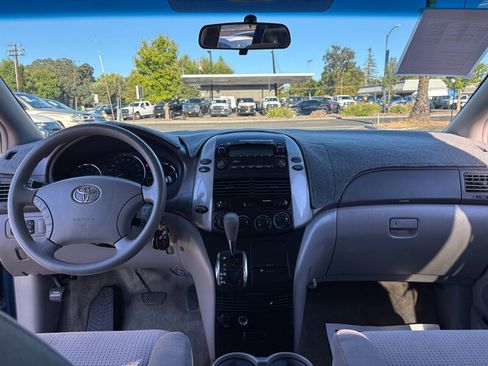 Used 2007 Toyota Sienna LE w/ LE Pkg 1 FWD image 16