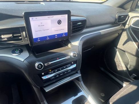 Used 2020 Ford Explorer XLT AWD/4WD image 24