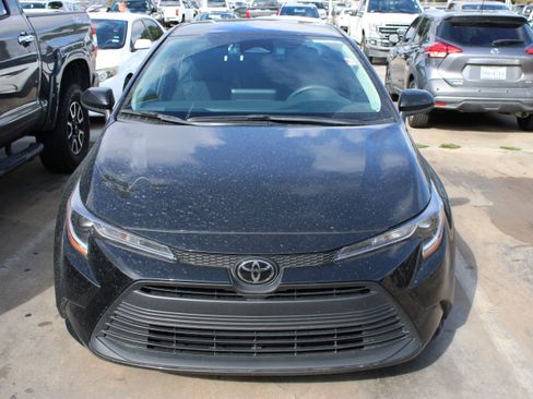 Used 2026 Toyota Corolla LE FWD image 3