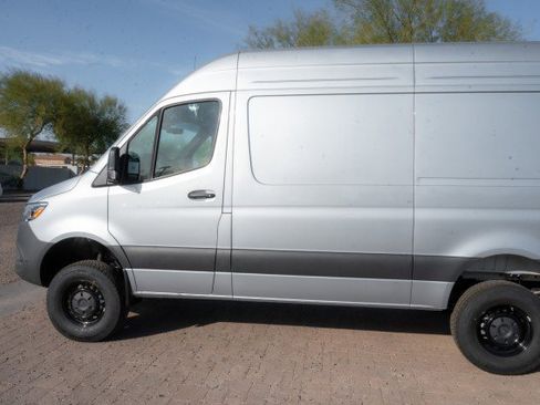 Used 2025 Mercedes-Benz Sprinter 2500 image 5