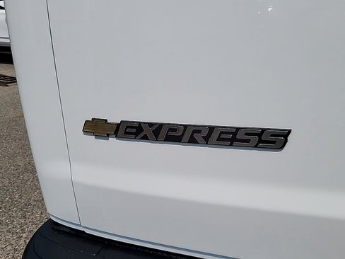 Used 2025 Chevrolet Express 3500 LT w/ LT Preferred Equipment Group RWD image 27