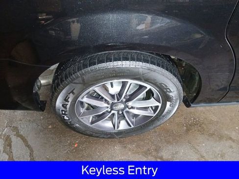 Used 2017 Dodge Grand Caravan SXT w/ Driver Convenience Group FWD image 11