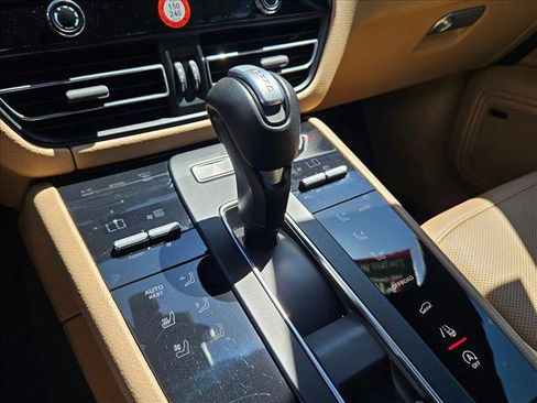 Used 2024 Porsche Macan AWD/4WD image 14