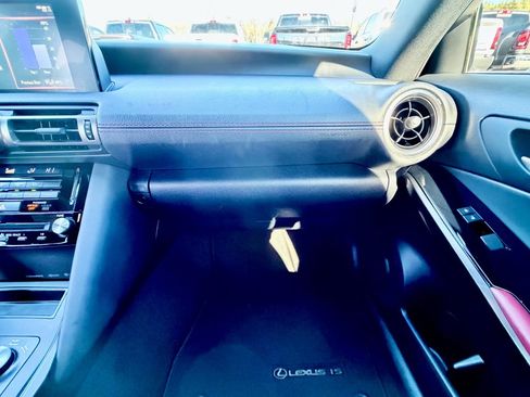 Used 2022 Lexus IS 300 image 18