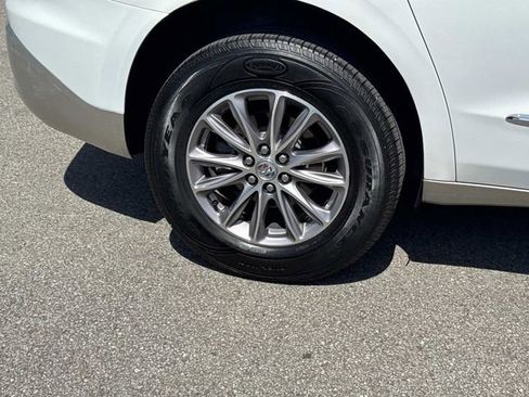 Used 2023 Buick Enclave Essence FWD image 18