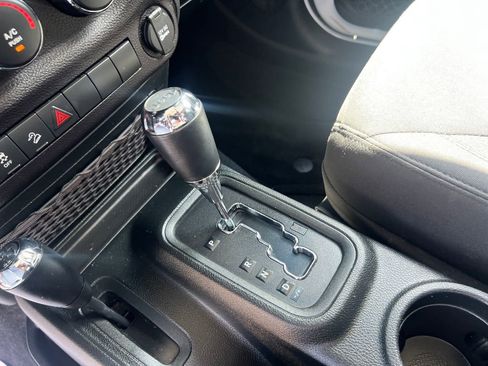 Used 2018 Jeep Wrangler Unlimited Sport S image 22