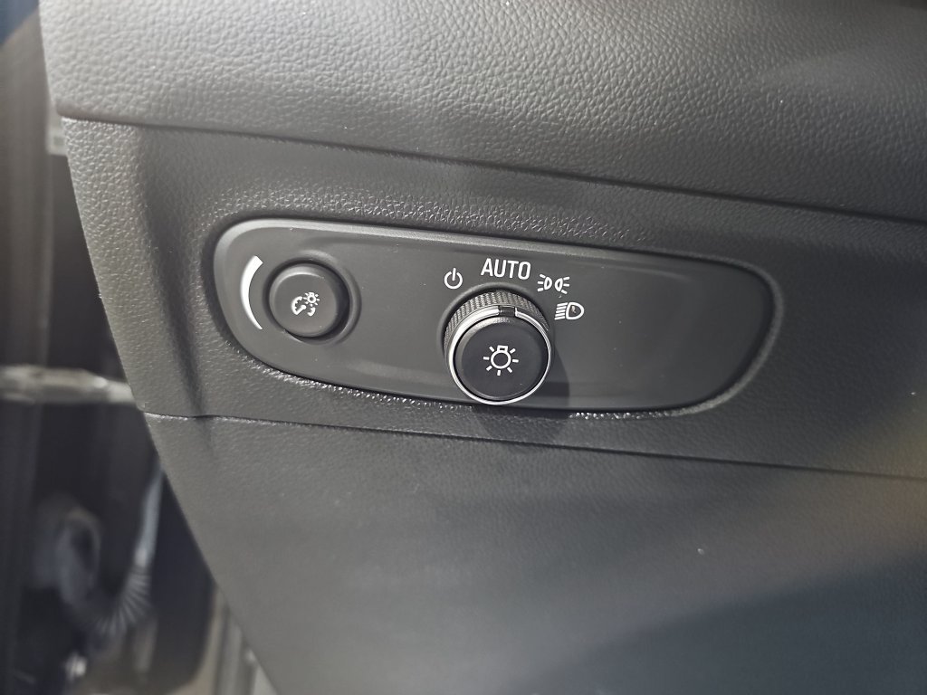 Certified 2023 Buick Envision Preferred AWD/4WD image 31