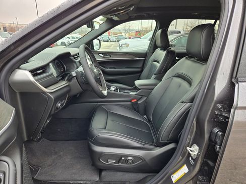 New 2025 Jeep Grand Cherokee Limited image 12