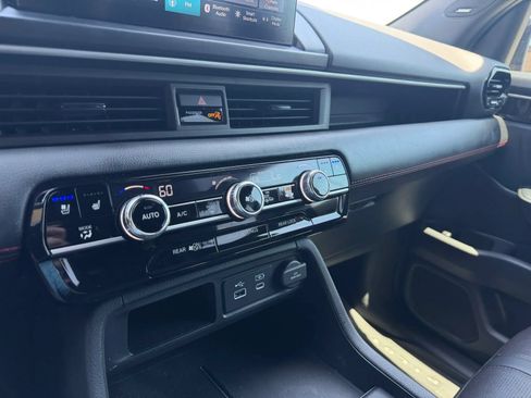 Used 2025 Honda Pilot Black Edition image 28