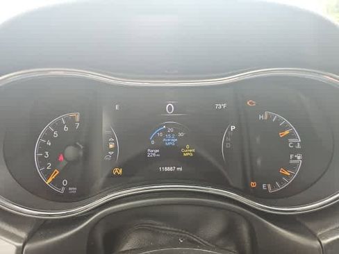 Used 2018 Jeep Grand Cherokee Altitude image 12