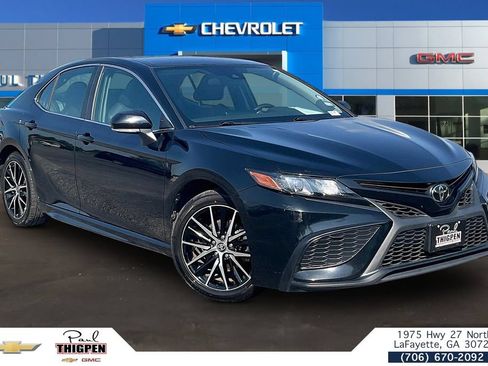 Used 2024 Toyota Camry SE FWD image 1
