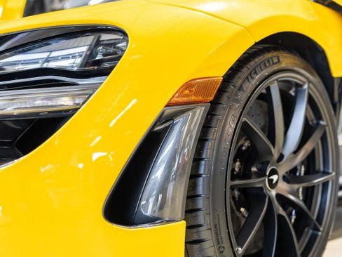 Used 2021 McLaren 720S Performance RWD image 17