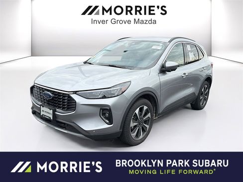 Used 2023 Ford Escape Platinum image 1