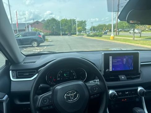 Used 2023 Toyota RAV4 XLE AWD/4WD image 16