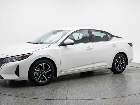Used 2025 Nissan Sentra SV image 3