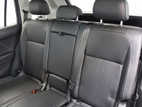 Used 2022 Volkswagen Tiguan SE image 25