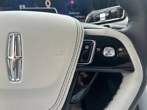 New 2026 Lincoln Aviator AWD image 16