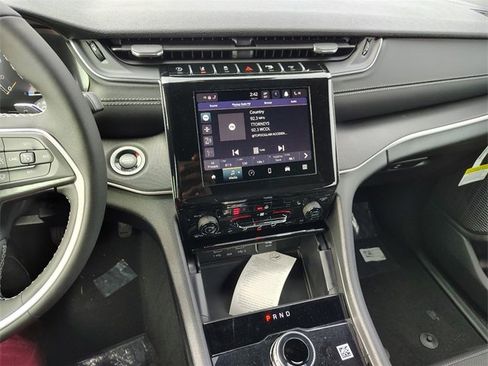 New 2025 Jeep Grand Cherokee L Altitude image 23