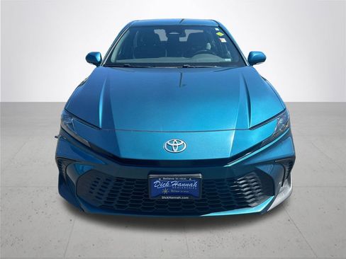 Used 2025 Toyota Camry SE FWD image 3