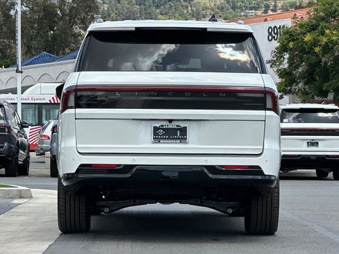New 2026 Lincoln Navigator L Black Label AWD/4WD image 4