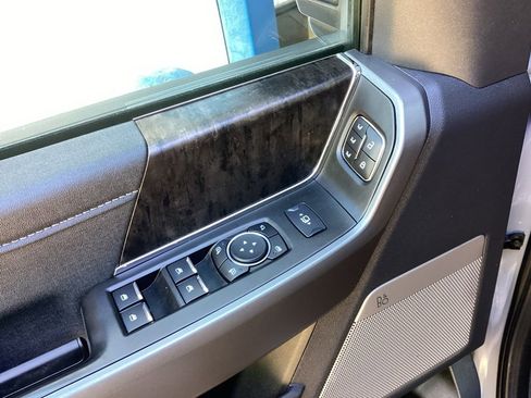 Used 2025 Ford F250 Lariat w/ Black Appearance Package AWD/4WD image 67