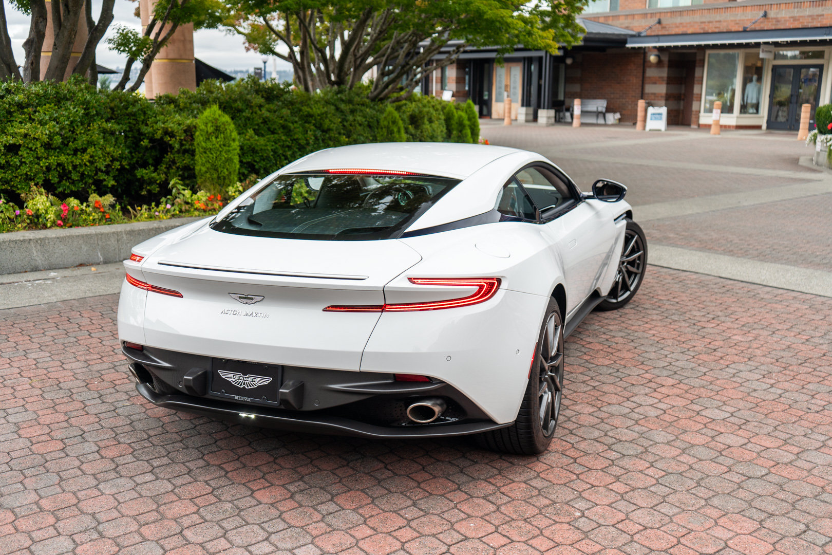 Used 2019 Aston Martin DB11 Coupe RWD image 47