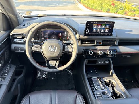 Used 2025 Honda Pilot Black Edition image 19
