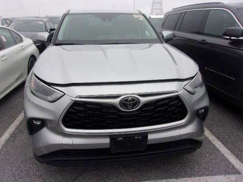 Used 2024 Toyota Highlander LE image 8
