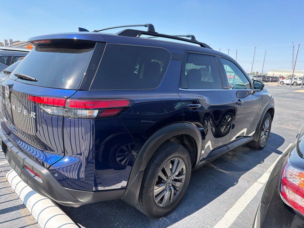 Used 2025 Nissan Pathfinder SV FWD image 4