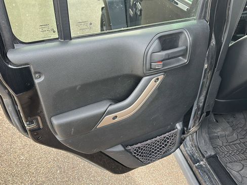 Used 2016 Jeep Wrangler Unlimited Sahara image 13