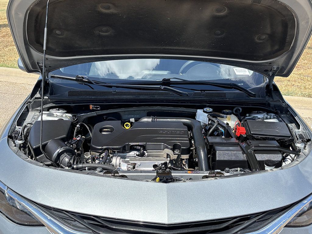 Used 2025 Chevrolet Malibu LT FWD image 4