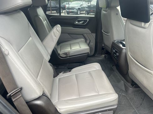 Used 2021 Chevrolet Tahoe Z71 w/ Luxury Package AWD/4WD image 18