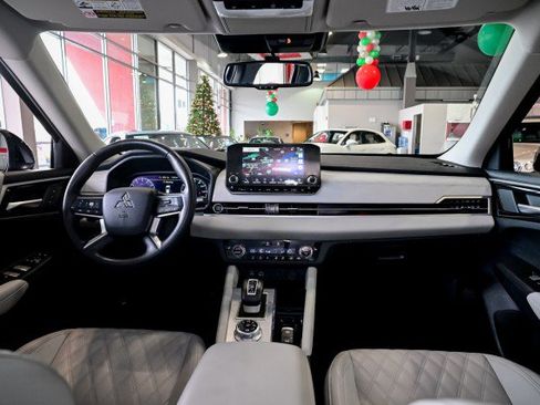 Used 2024 Mitsubishi Outlander SEL Black Edition image 28