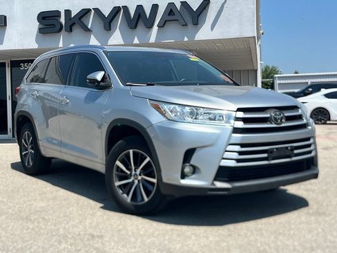 Used 2018 Toyota Highlander XLE FWD image 1