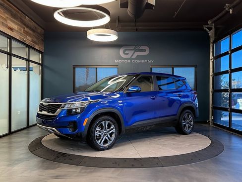 Used 2023 Kia Seltos LX image 7