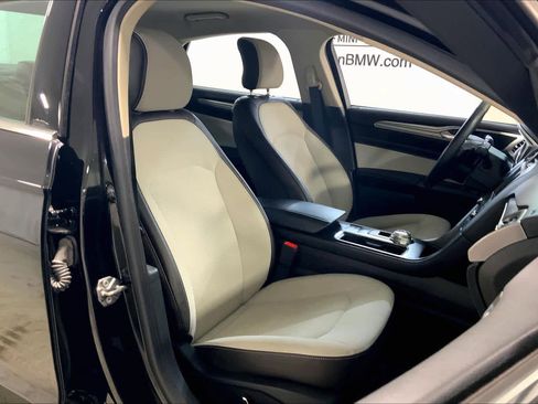 Used 2019 Ford Fusion SE w/ Equipment Group 151A image 8