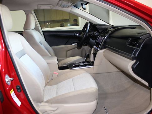 Used 2013 Toyota Camry LE FWD image 22
