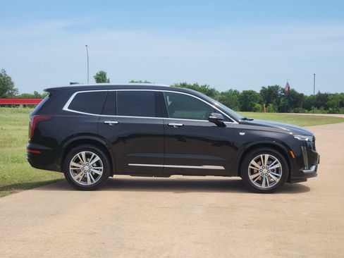 Used 2023 Cadillac XT6 Premium Luxury FWD image 7