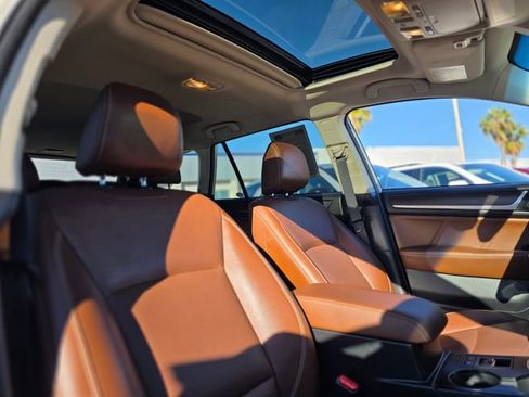 Used 2018 Subaru Outback 2.5i Touring image 11